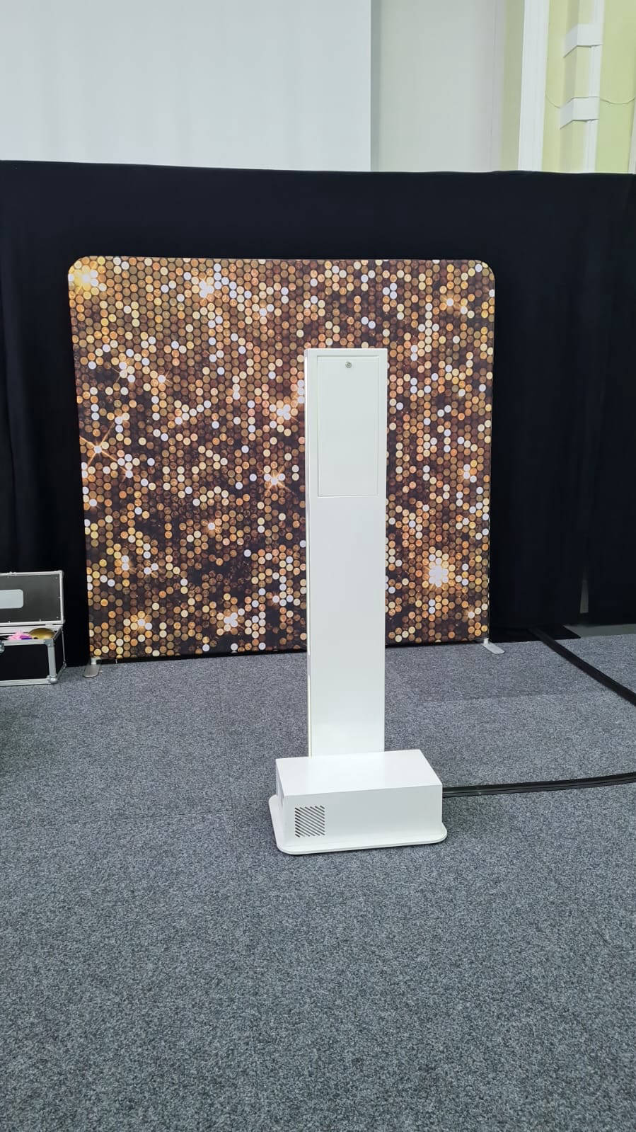 Unbranded selfie pod.