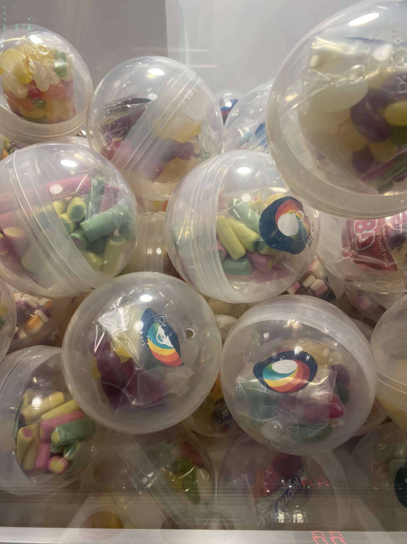 The Gashapon Machine can have up to 300 capsules, in the Machine at a time.